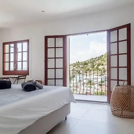 Colonial. Impressive Views Of The Sea. High Design. Renovated. Villa *