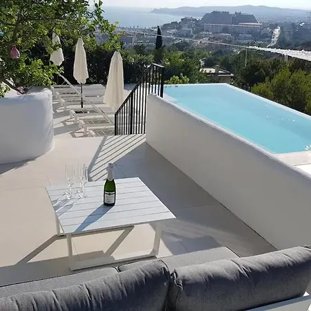 Colonial. Impressive Views Of The Sea. High Design. Renovated. Villa Sitges